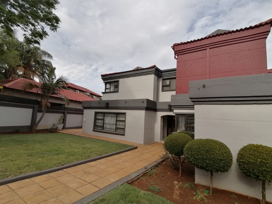 5 Bedroom Property for Sale in Safari Gardens North West